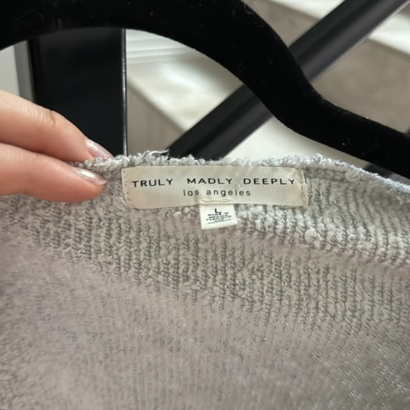 grey sweater , lace design on bottom, size large, TRULY MADLY DEEPLY brand - Picture 2 of 3